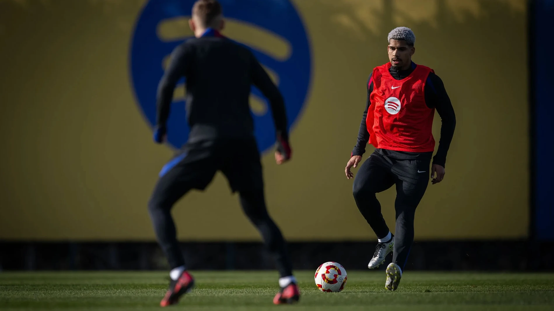 Araujo, en un entrenamiento del Barcelona