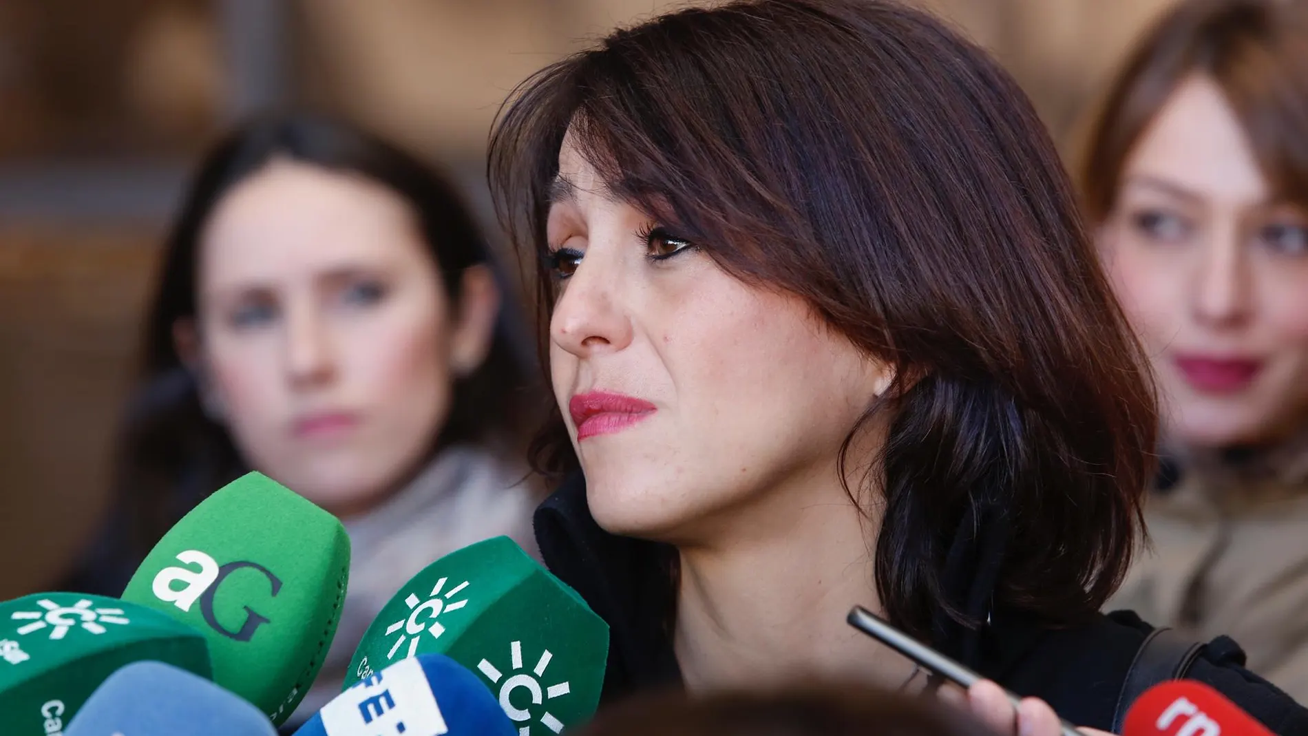 El Juzgado de Guardia suspende la orden italiana de restitución al padre del hijo menor de Juana Rivas