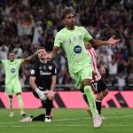 Lamine Yamal celebra el segundo gol del Barcelona