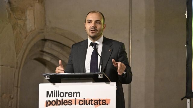 El conseller de la Presidencia, Albert Dalmau, en el acto de presentación del Pla Únic d'Obres i Serveis de Catalunya (PUOSC) 2025-29