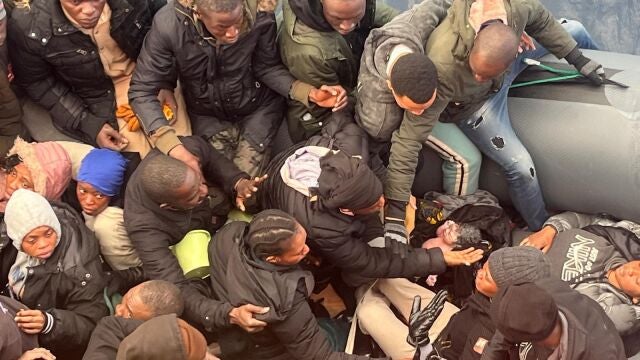 Un bebé nace el día de Reyes en una lancha neumática rescatada por Salvamento Marítimo en Lanzarote