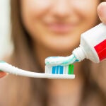 Elegir bien la pasta de dientes es esencial para tener una buena salud dental y evitar enfermedades o infecciones tanto en nuestra boca como en el resto del cuerpo