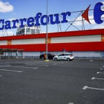 Fachada de un establecimiento de Carrefour
