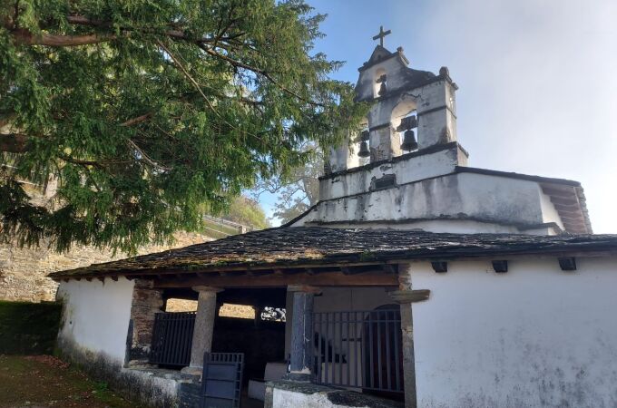 Pastur, el santuario asturiano que resurgió de las cenizas y tiene un árbol mágico centenario