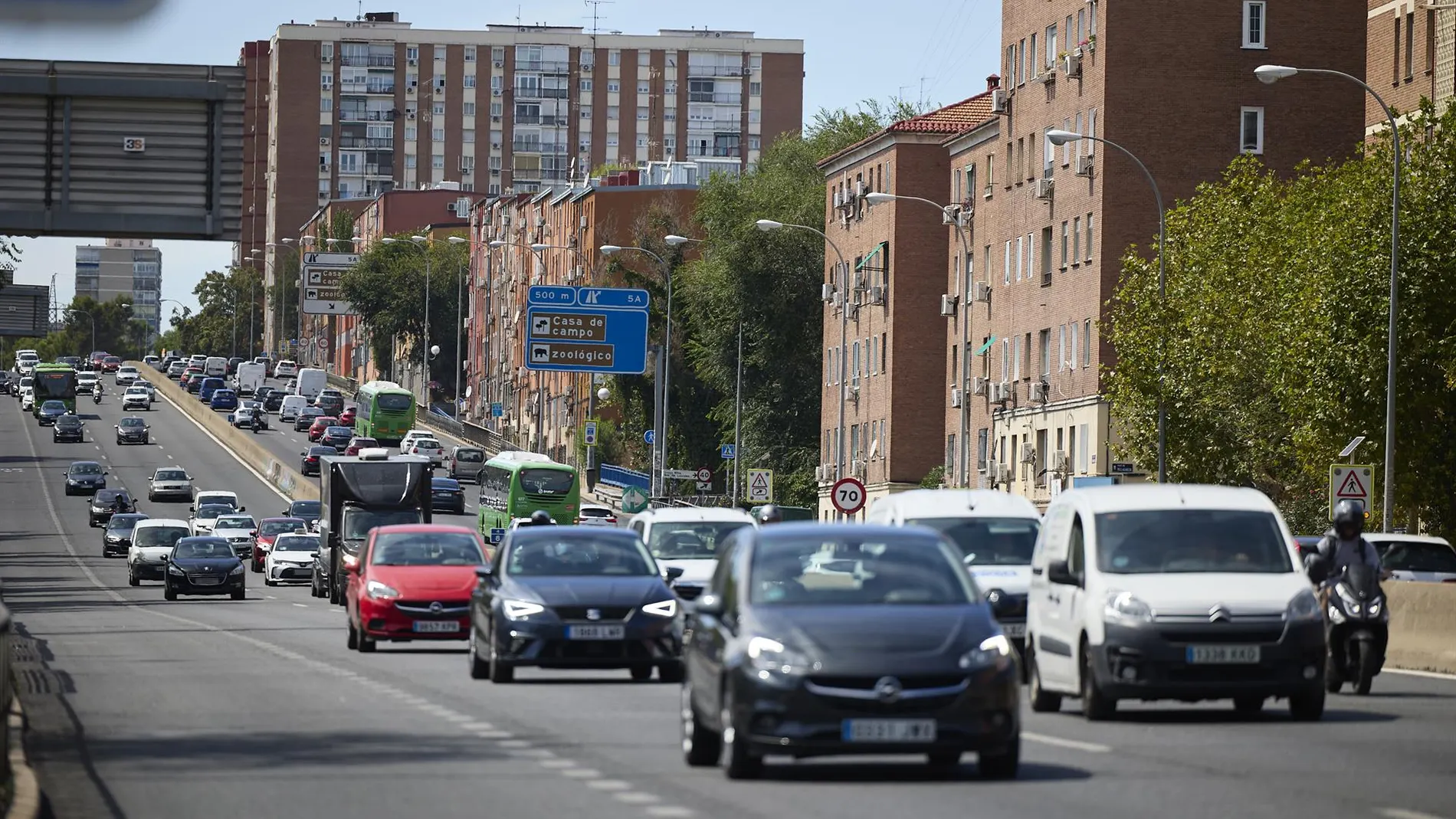 La EMT habilita desde el 15 dos lanzaderas cada 5' entre Cuatro Vientos/Elíptica/Aluche y una circular Batán-Lucero