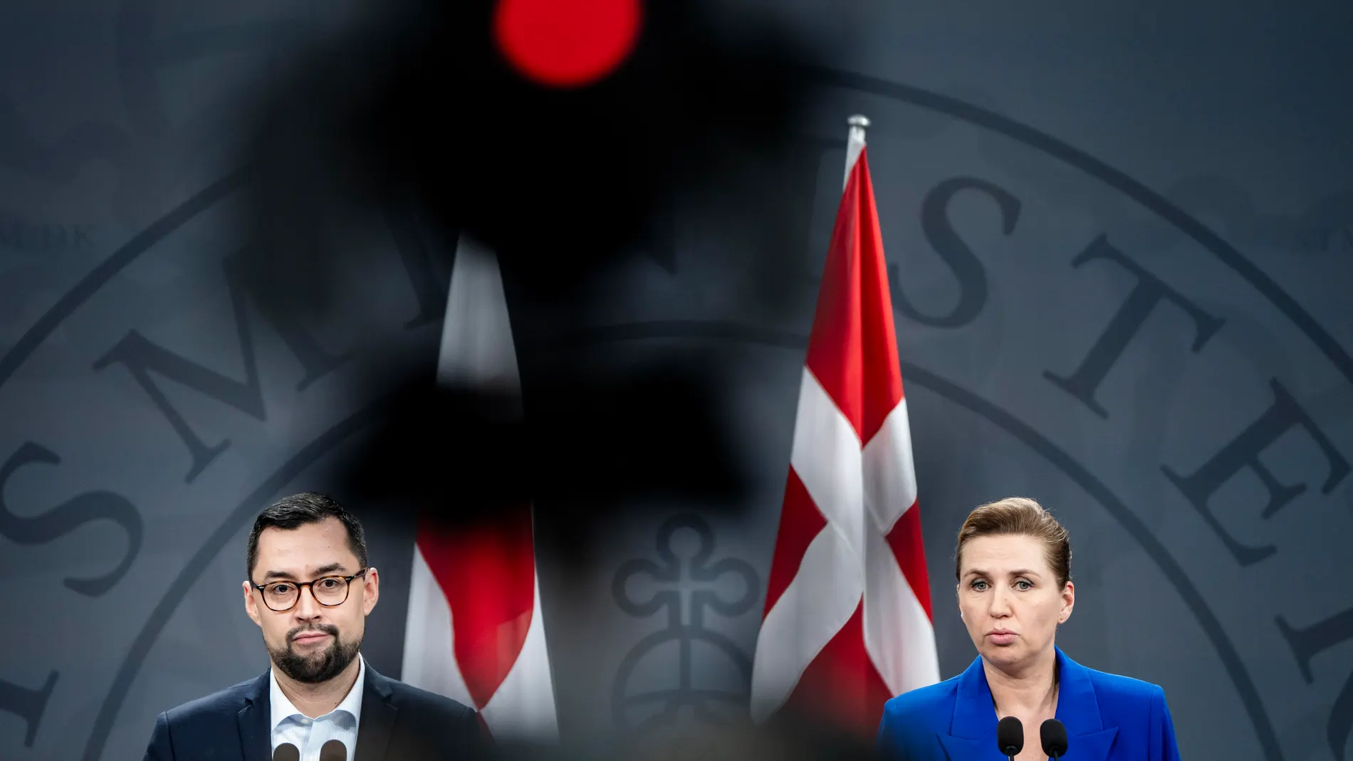 FOTODELDÍA Copenhage, 10/01/2025.- Los primeros ministros de Dinamarca, Mette Frederiksen (d) y Groenlandia Mute Bourup Egede, durante la rueda de prensa que ofrecieron en el Palacio Christiansborg, 10 enero 2025. EFE/MADS CLAUS RASMUSSEN DENMARK OUT
