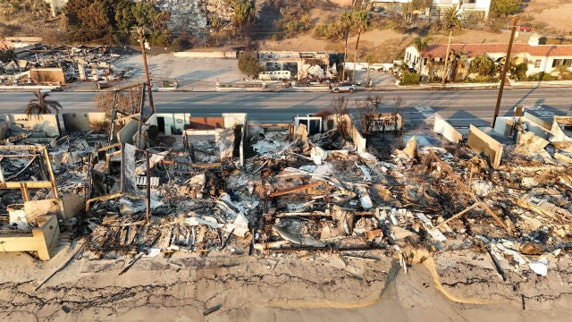 ILa casa de Paris Hilton, reducida a escombros por los incendios de Los Ángeles