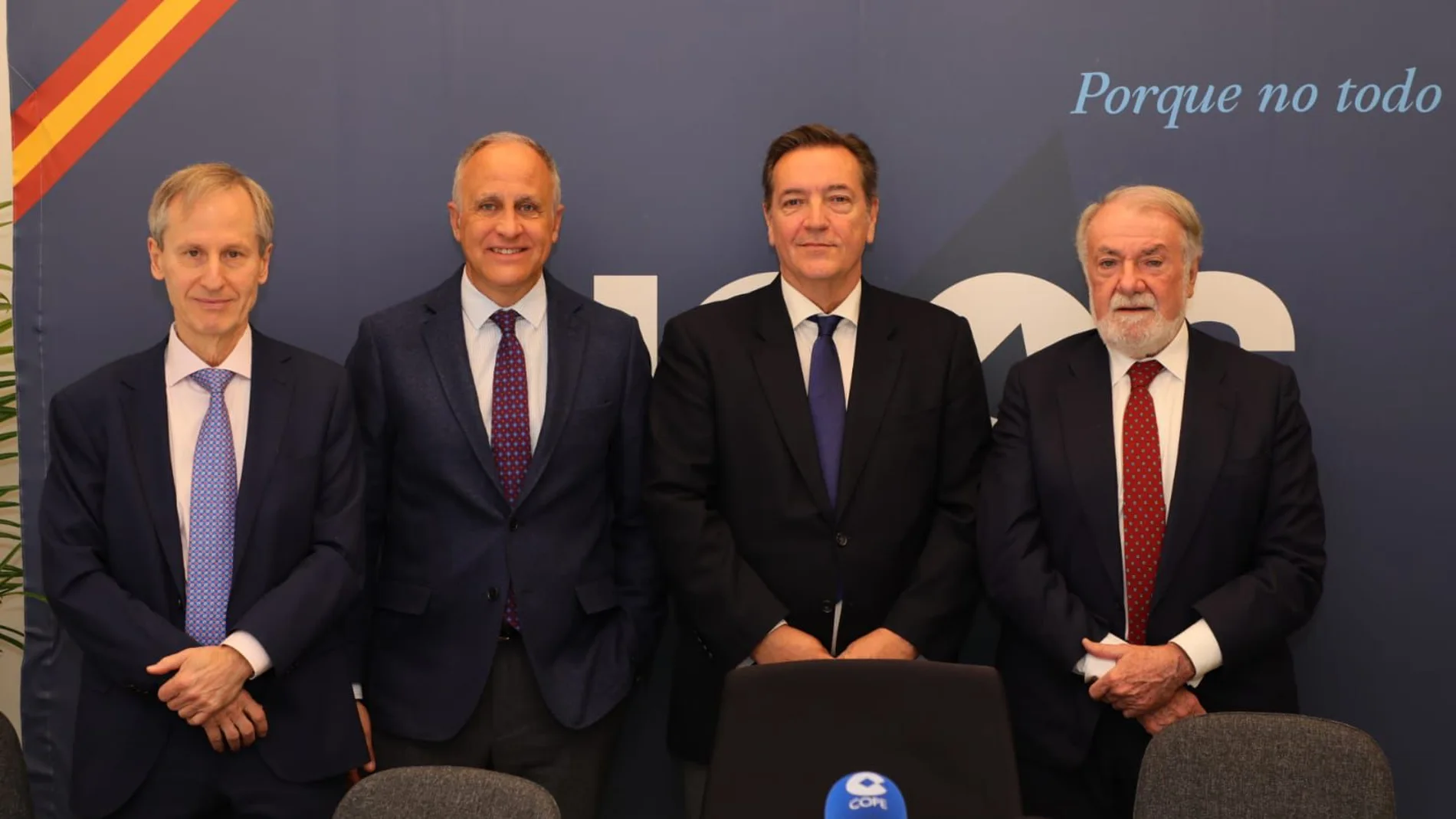 El Grupo de Trabajo de Amenazas Globales de NEOS junto a Jaime Mayor Oreja, presidente de la fundación