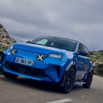 El Renault 5 eléctrico y su versión deportiva de Alpine, coches del año en Europa