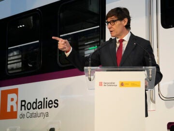 El presidente de Catalu&ntilde;a, Salvador Illa, el ministro de Transportes, &Oacute;scar Puente, y el presidente de Renfe, Ra&uuml;l Blanco visitan la f&aacute;brica de Alston