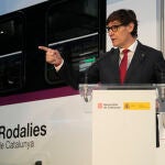 El presidente de Cataluña, Salvador Illa, el ministro de Transportes, Óscar Puente, y el presidente de Renfe, Raül Blanco visitan la fábrica de Alston