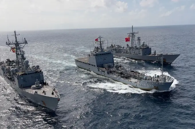 La fragata española Santa María se despliega junto a siete buques de guerra turcos en aguas de Somalia La fragata española Santa María se despliega junto a siete buques de guerra turcos en aguas de Somalia