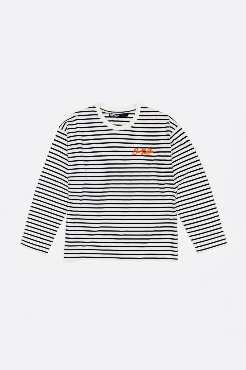 Camiseta de rayas marineras.