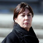 La nieta de Francisco Franco Carmen Martínez-Bordiú tras su exhumación del dictador en el Valle de los Caídos antes de su trasladado al cementerio de El Pardo-Mingorrubio para su reinhumación.