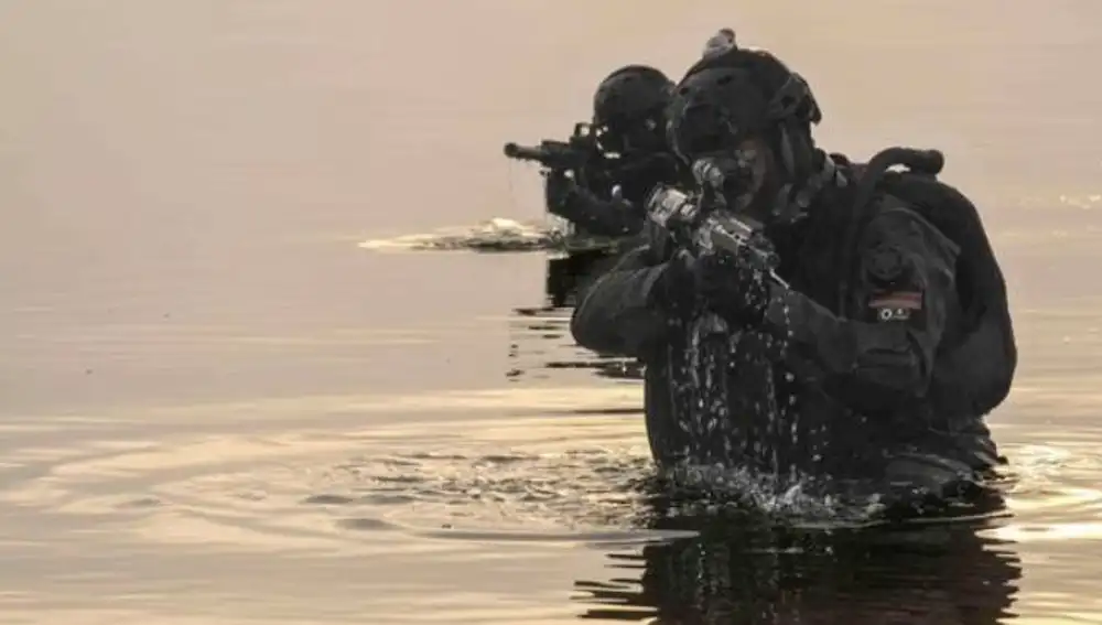 HK416.