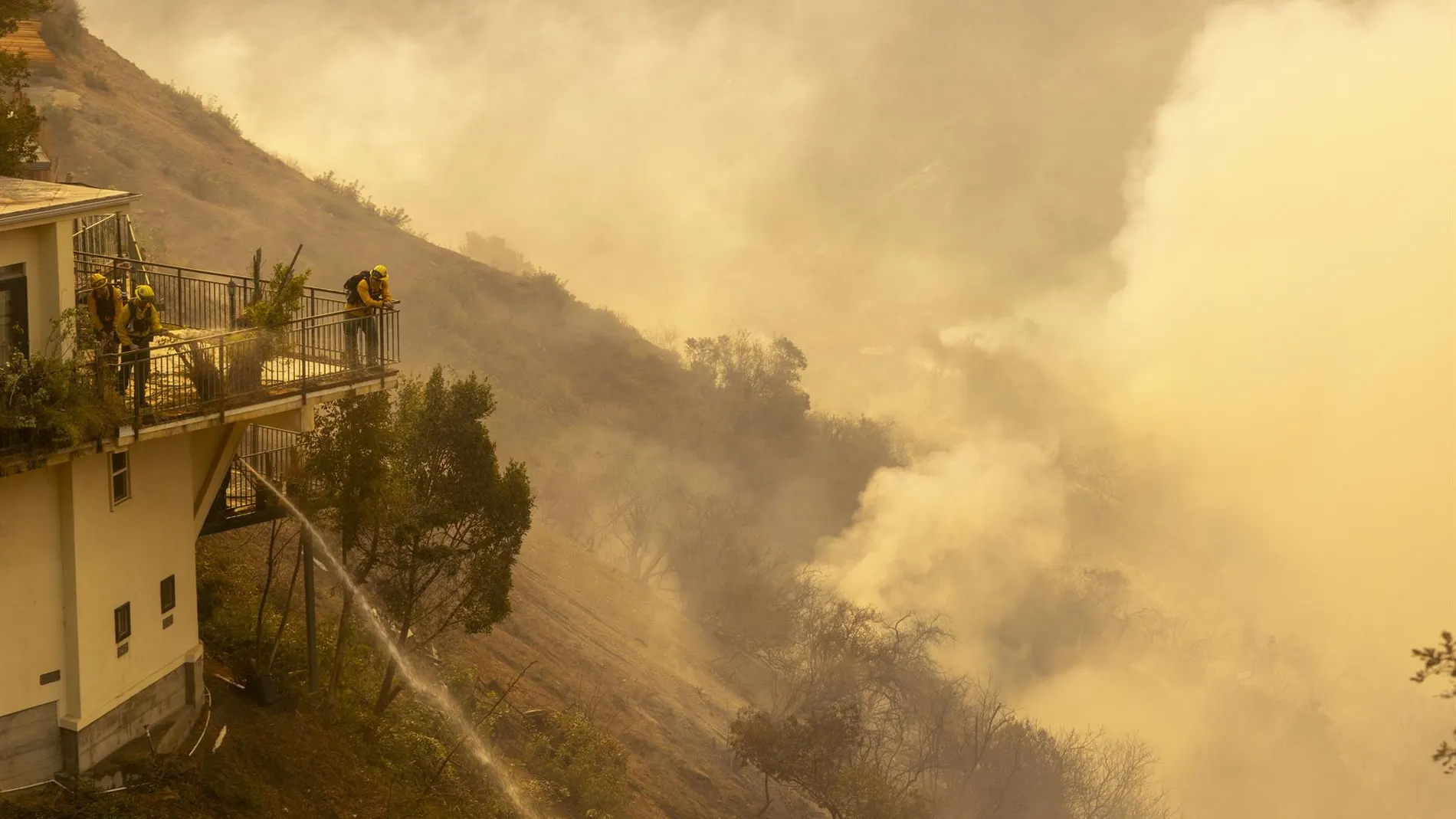 EEUU.- Aumenta a 25 el balance provisional de fallecidos por los incendios de Los Ángeles