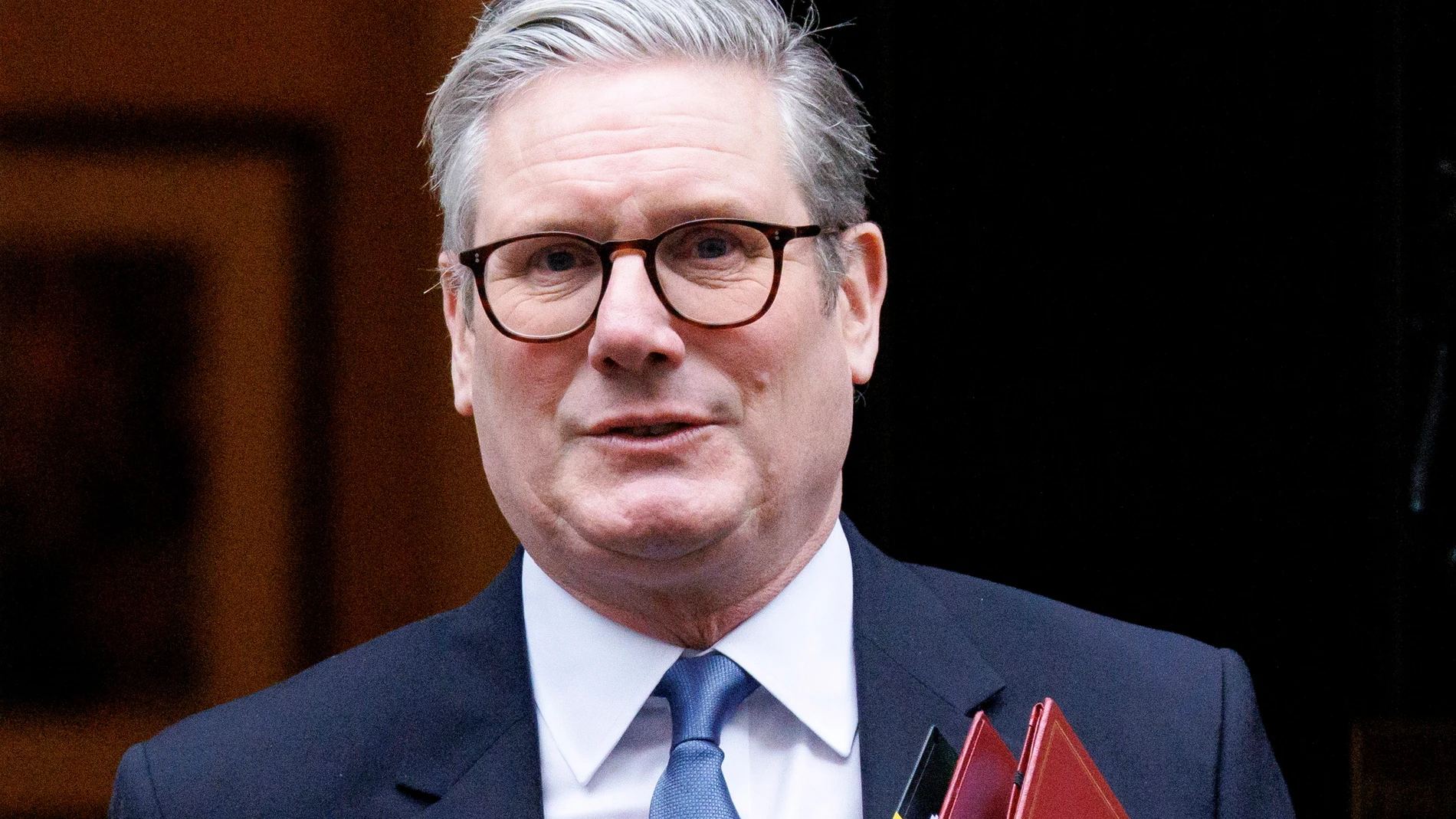 London (United Kingdom), 15/01/2025.- British Prime Minister Keir Starmer departs his official residence at 10 Downing Street to appear at Prime Minister's Questions (PMQs) at Parliament in London, Britain, 15 January 2025. (Reino Unido, Londres) EFE/EPA/TOLGA AKMEN