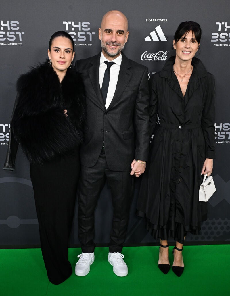 Pep Guardiola y Cristina Serra junto a su hija, María Guardiola