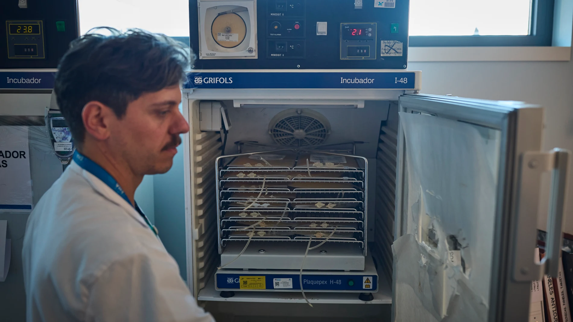 El Hospital 12 de Octubre de Madrid acoge el primer 'Maratón de Donación de Sangre' de 2025 este miércoles, en colaboración con el Centro de Transfusión regional. El evento busca reunir donaciones de profesionales y usuarios para garantizar la disponibilidad de sangre en situaciones de emergencia. La iniciativa tiene como objetivo concienciar a la ciudadanía sobre la importancia de donar sangre. La generosidad de los donantes es crucial, ya que una sangre segura puede salvar vidas. Unidad de ...