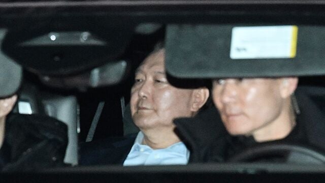 South Korean impeached president Yoon Suk Yeol is taken to the Seoul Detention Center after being questioned over his short-lived imposition of martial law at the Corruption Investigation Office for High-ranking Officials in Gwacheon, south of Seoul, South Korea, 15 January 2025. Yoon was taken to a detention center after being questioned over his short-lived imposition of martial law. 