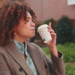 La edad exacta a las que las mujeres deben dejar de tomar café por su salud según una enfermera