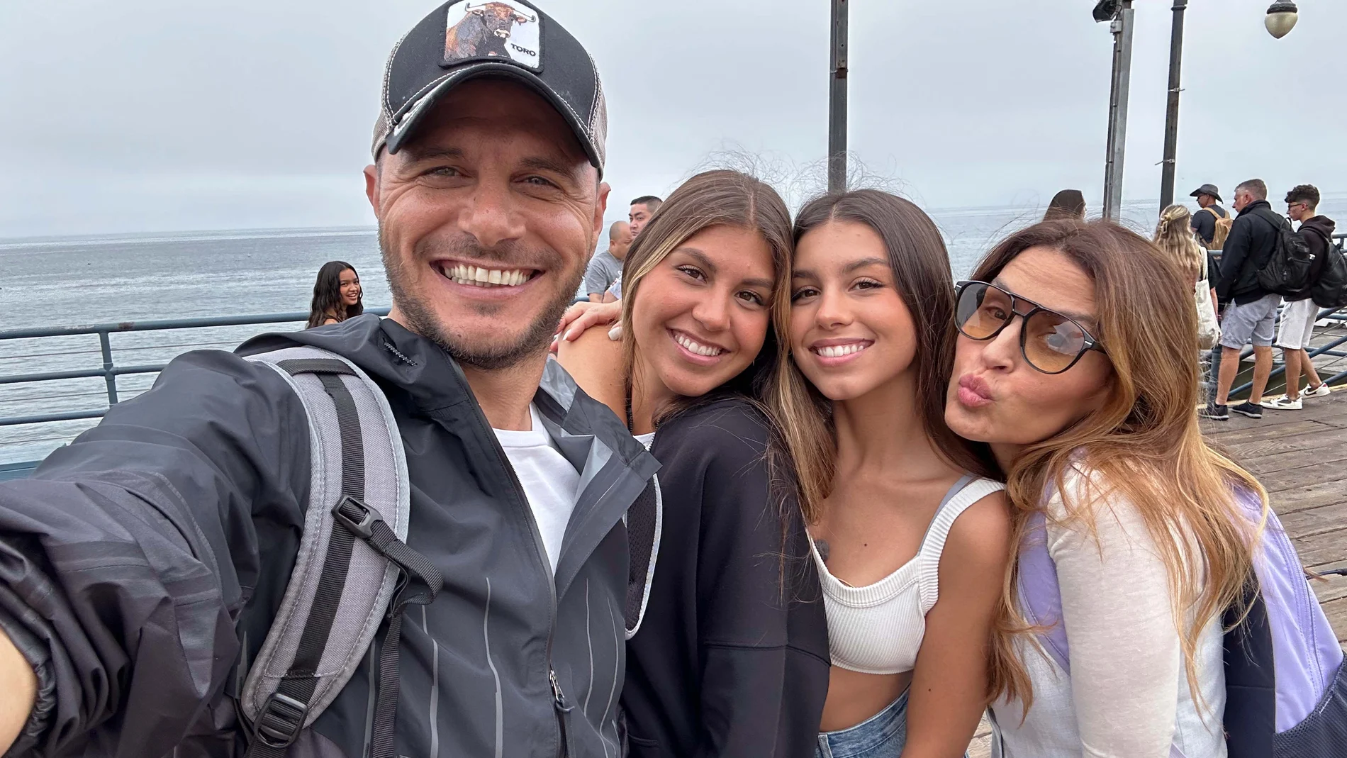 La familia del exfutbolista ha traído un álbum de fotos de su viaje lleno de recuerdos y lugares