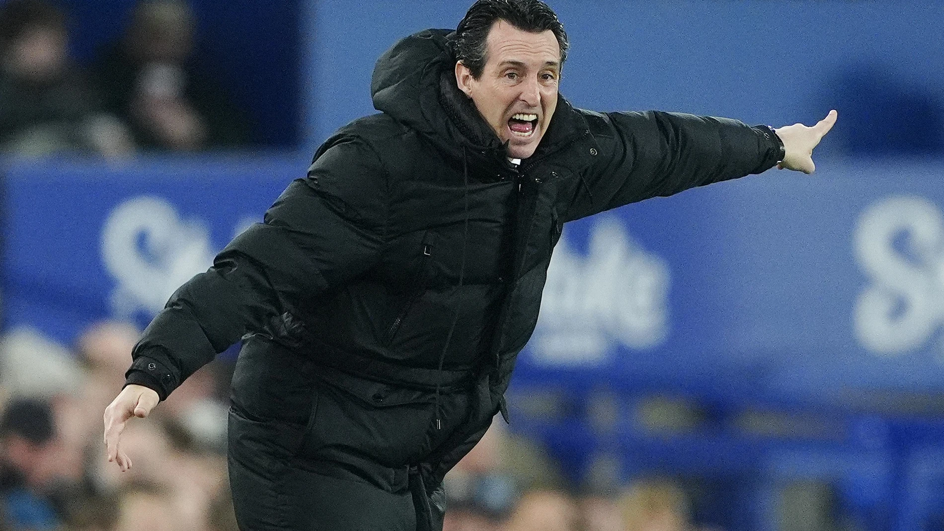 15 January 2025, United Kingdom, Liverpool: Aston Villa manager Unai Emery gestures on the touchline during the English Premier League soccer match between Everton and Aston Villa at Goodison Park. Photo: Peter Byrne/PA Wire/dpa 15/01/2025 ONLY FOR USE IN SPAIN