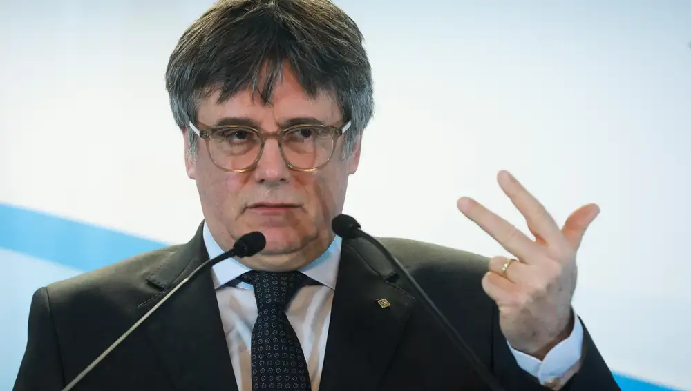 Carles Puigdemont holds press conference after Junts per Catalunya's board meeting