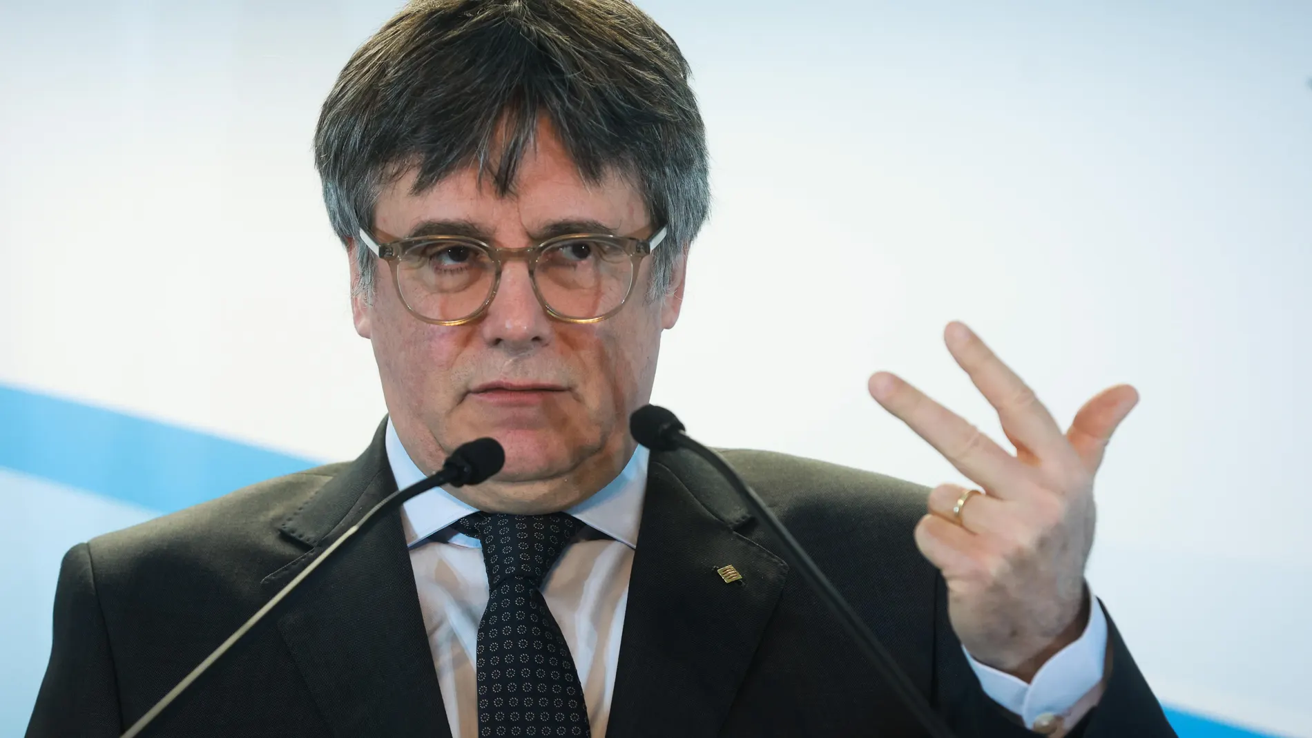 Brussels (Belgium), 17/01/2025.- Junts per Catalunya (Together for Catalunya) party President Carles Puigdemont gives a press conference following the party's board meeting in Brussels, Belgium, 17 January 2025. (Bélgica, Bruselas) EFE/EPA/OLIVIER HOSLET