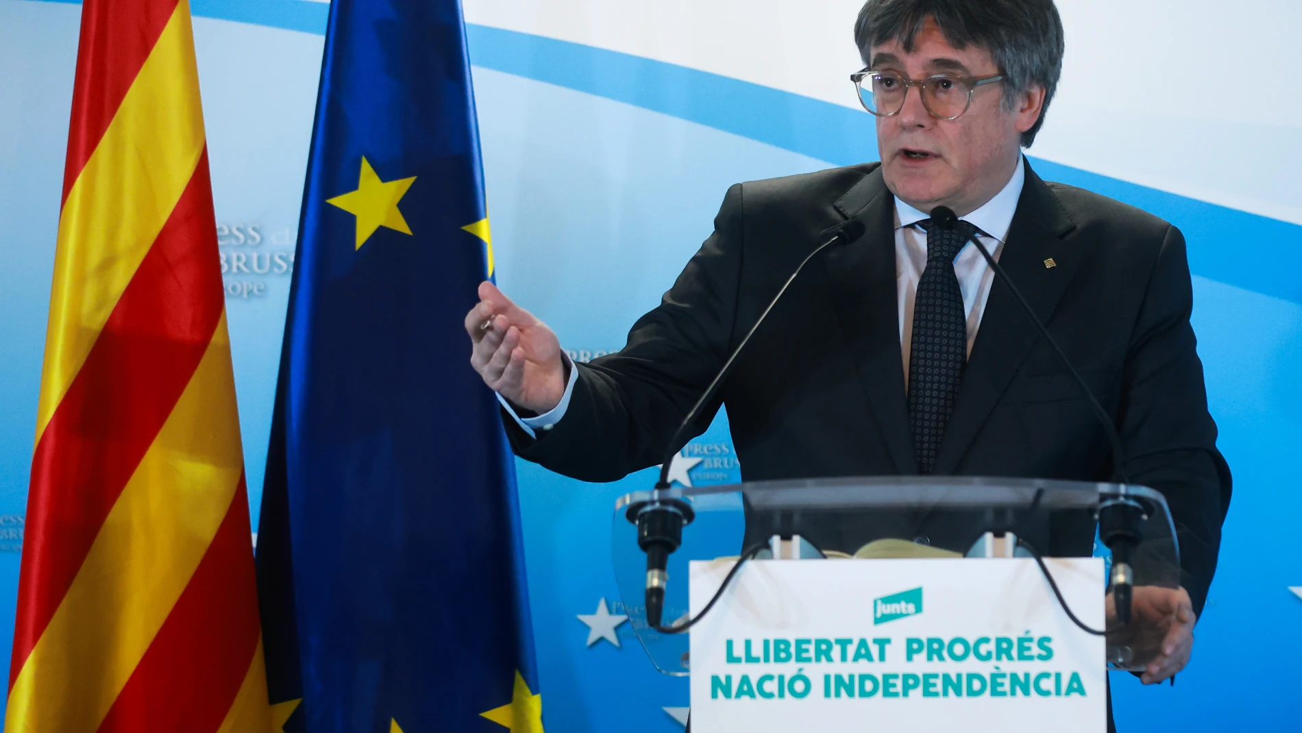 Brussels (Belgium), 17/01/2025.- Junts per Catalunya (Together for Catalunya) party President Carles Puigdemont gives a press conference following the party's board meeting in Brussels, Belgium, 17 January 2025. (Bélgica, Bruselas) EFE/EPA/OLIVIER HOSLET