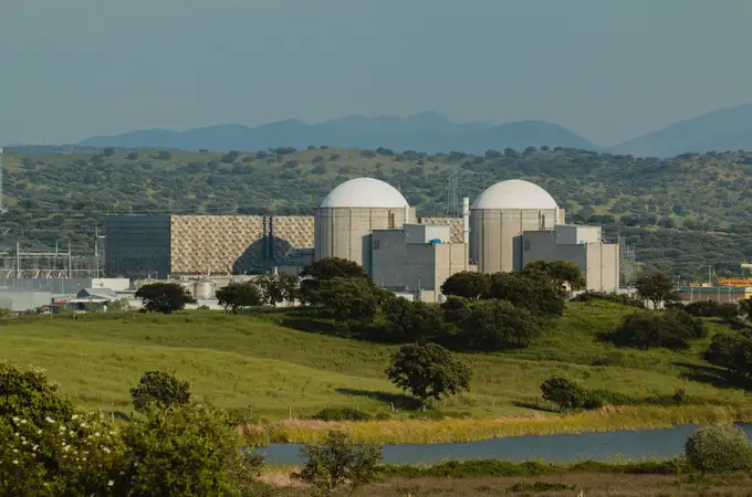 Iberdrola confirma que pedirá alargar la vida de la central nuclear de Almaraz Iberdrola confirma que pedirá alargar la vida de la central nuclear de Almaraz