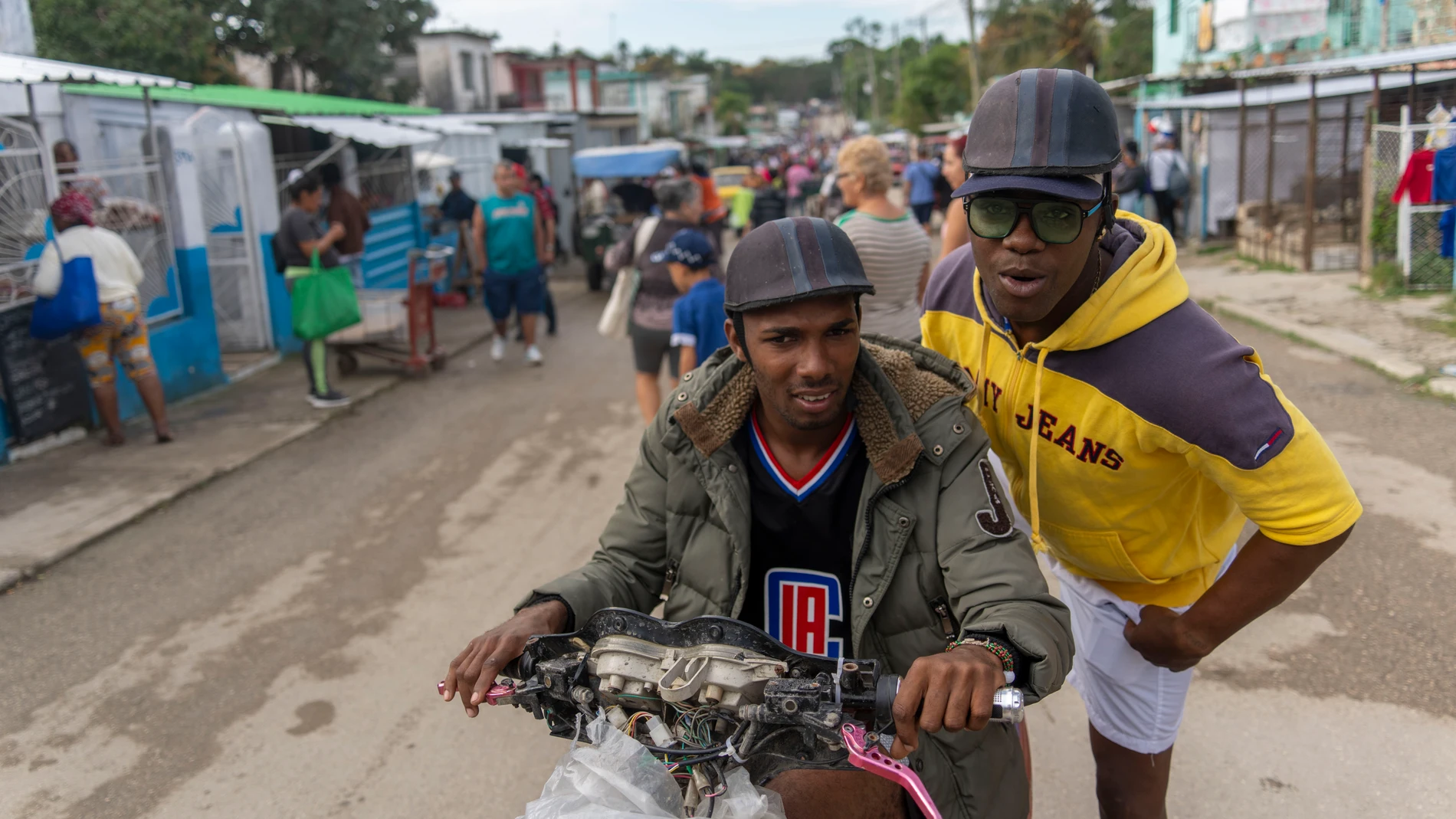 Juan Yainier Antomarchi Nunez gets on the back of a motorcycle taxi in Havana, Cuba, Thursday, Jan. 16, 2025, after being conditionally released from detention for participating in 2021 anti-government protests. (AP Photo/Ramon Espinosa)