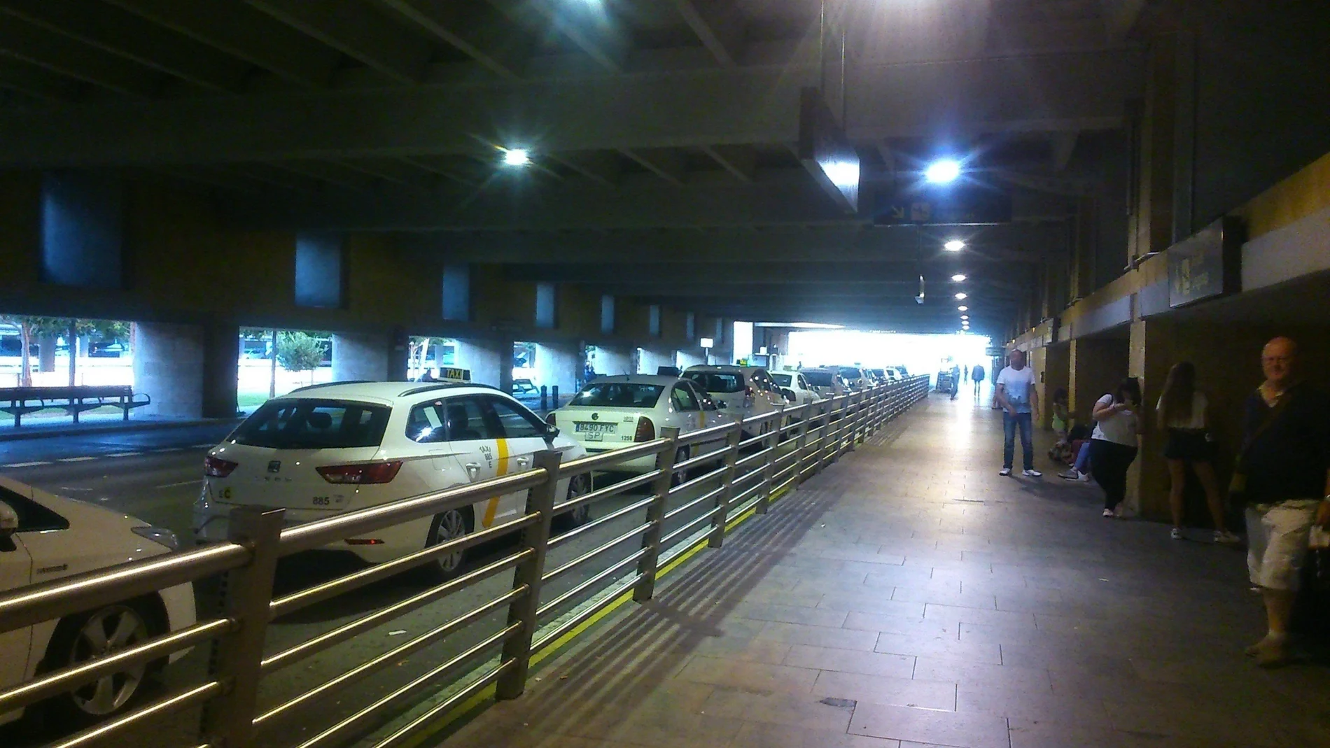 Judge dismisses case against Seville airport taxi drivers