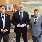 El presidente de las Cortes de Castilla y León, Carlos Pollán, recibe al presidente del Parlamento Andino,Gustavo Pachevo Villar, que estuvo acompañado de José Carlos Palomino Vergara