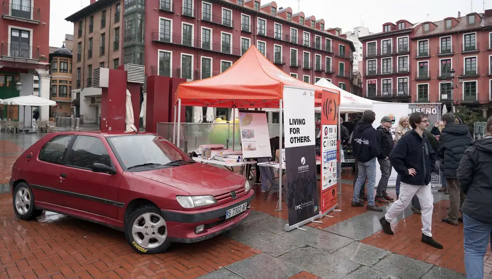 Imagen del Peugeot 306 XSI, del año 1996, con el que participarán en la prueba