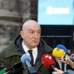 Jesús Julio Carnero atiende a los medios de comunicación