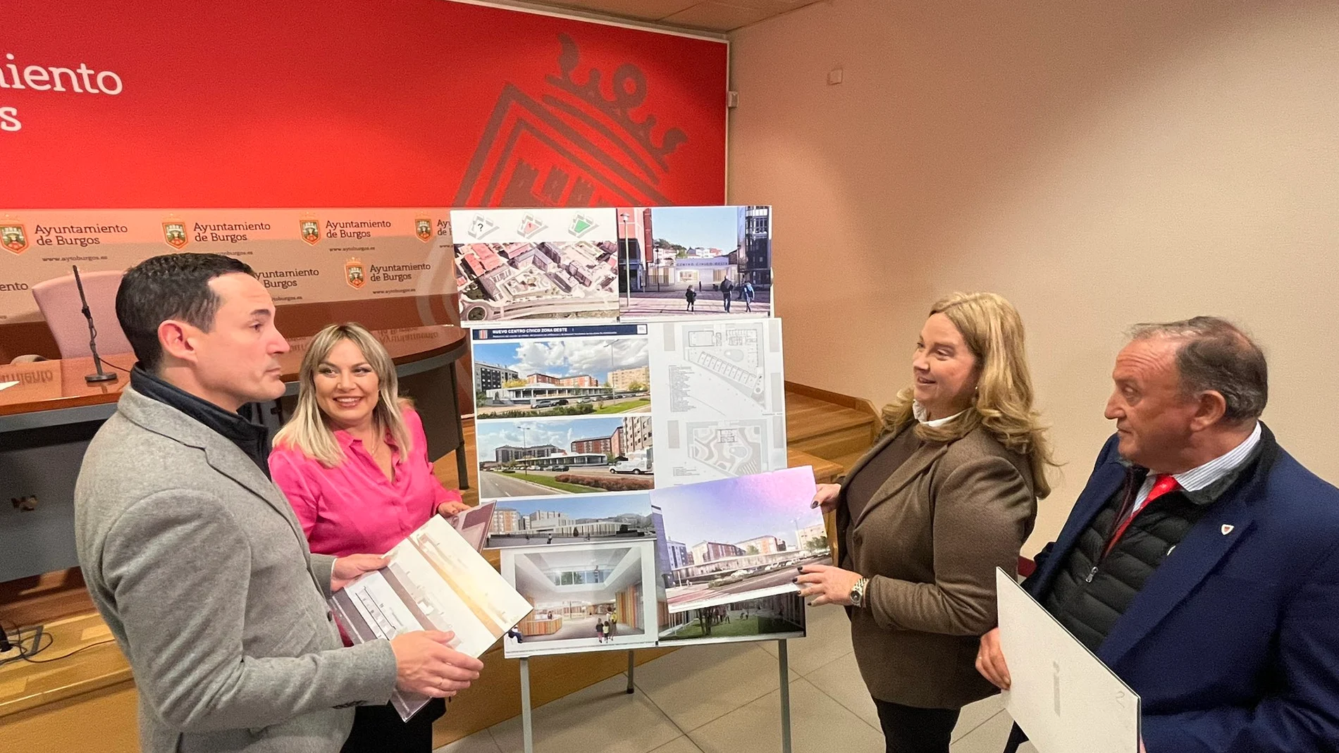 Cristina Ayala presentando el proyecto del nuevo centro cívico