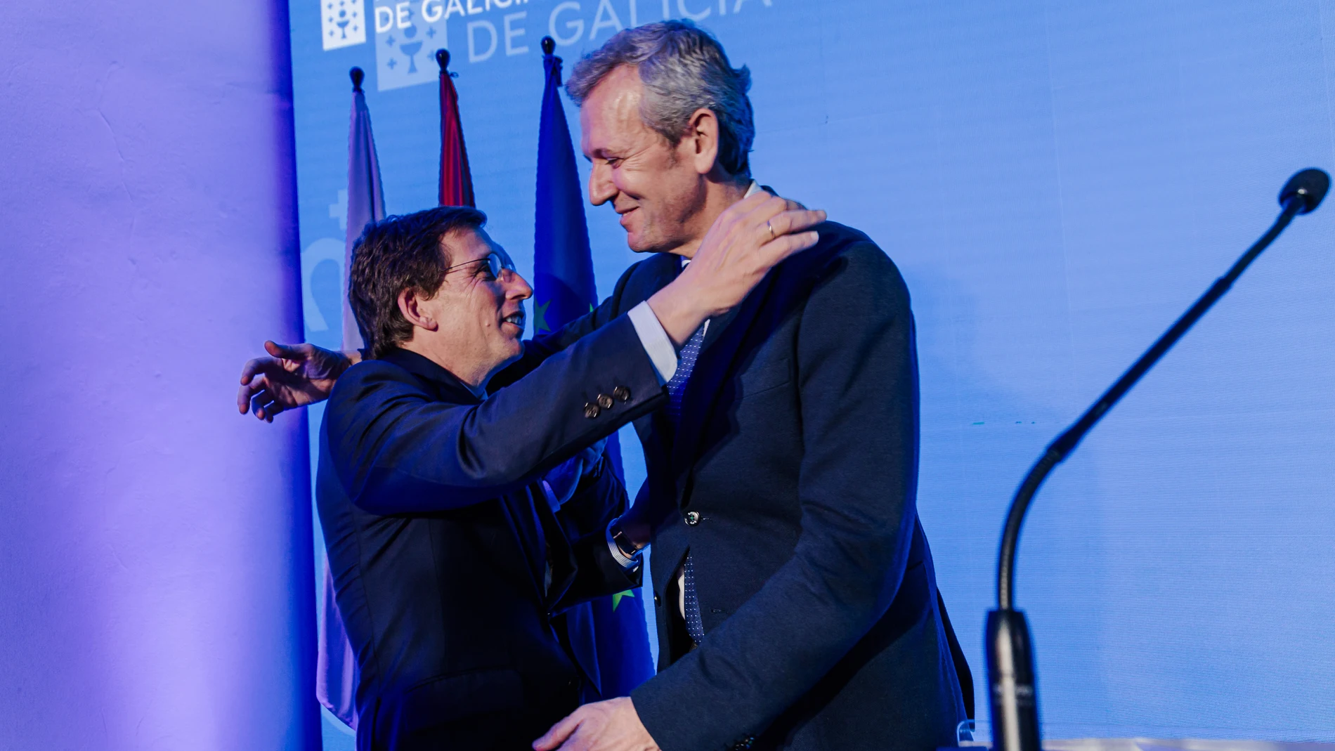 El alcalde de Madrid, José Luis Martínez-Almeida (i) y el presidente de Galicia, Alfonso Rueda (d), participan en el acto ‘Madrid, tengo algo que decirte’, que organiza la Casa de Galicia en Madrid en reconocimiento a los miles de turistas madrileños que cada año visitan la comunidad autónoma gallega, en la Casa de Galicia en Madrid, a 21 de enero de 2025, en Madrid (España). 21 ENERO 2025;GALICIA;MADRID;ALMEIDA;RUEDA; Carlos Luján / Europa Press 21/01/2025