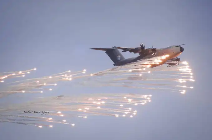 Así es capaz de defenderse un A400M del Ejército del Aire ante amenazas de misiles o sistemas de guiado infrarrojo Así es capaz de defenderse un A400M del Ejército del Aire ante amenazas de misiles o sistemas de guiado infrarrojo