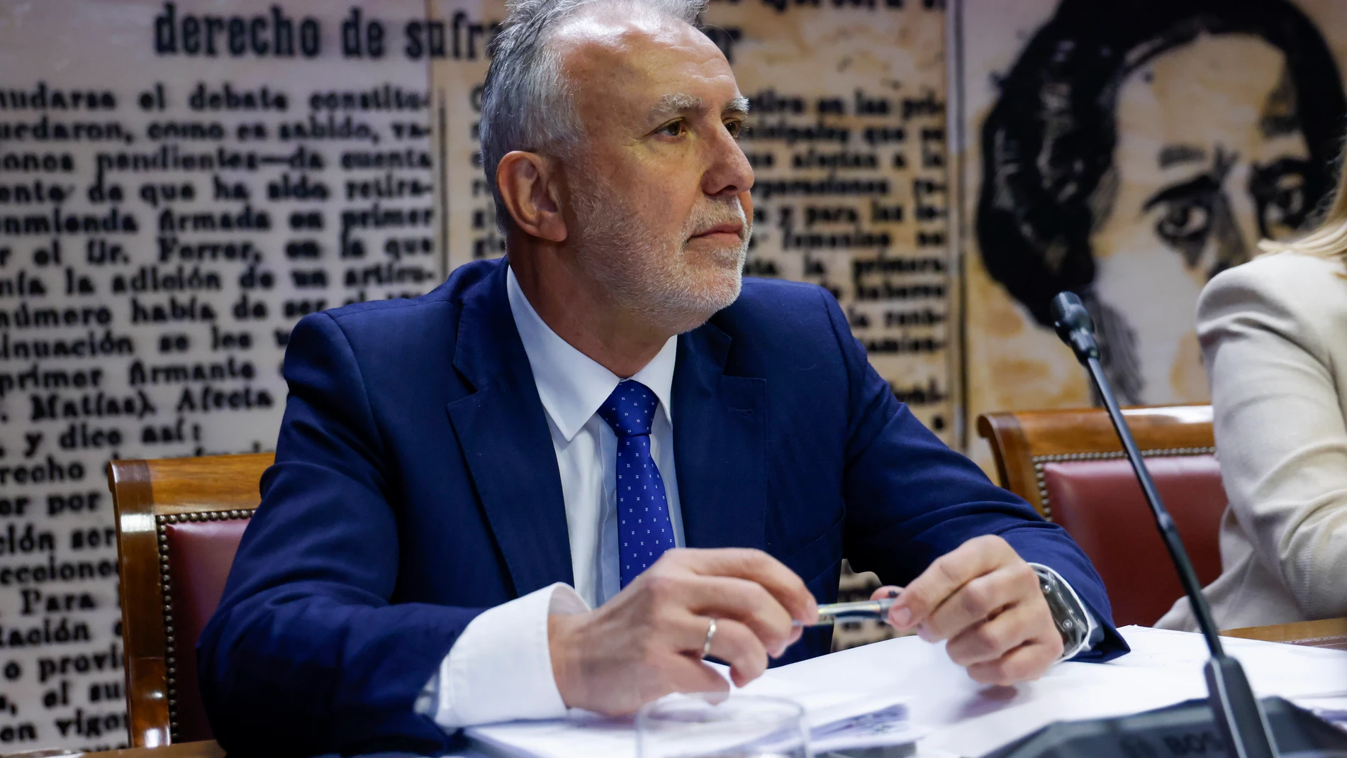 MADRID (ESPAÑA), 21/01/2025.- El expresidente de Canarias y ministro de Política Territorial, Ángel Víctor Torres, comparece este martes en la comisión de investigación del Senado sobre el caso Koldo. EFE/ Blanca Millez