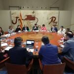 El presidente de la Generalitat, Salvador Illa, encabeza la reunión del Consell Executiu en el Palau de la Generalitat