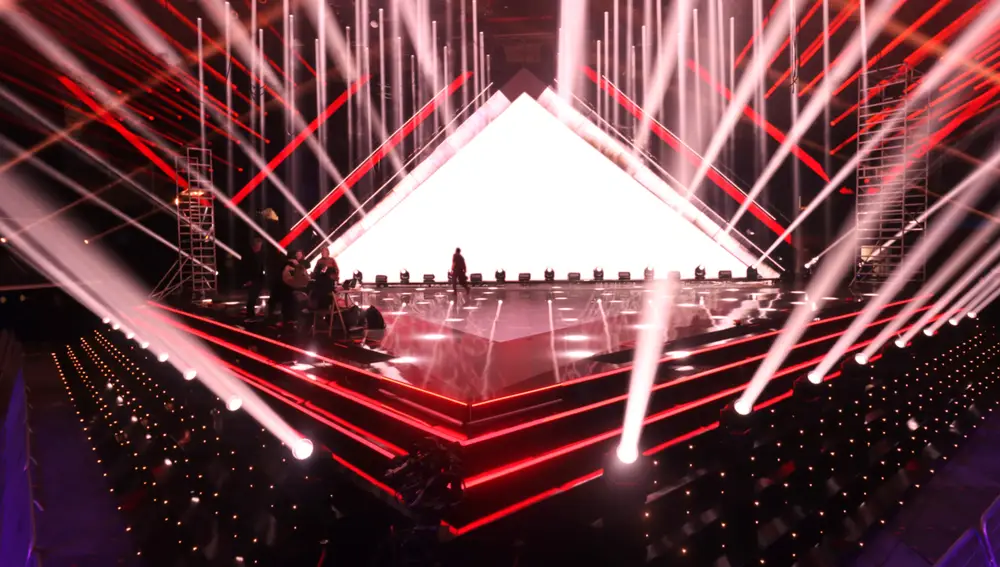 El Benidorm Fest 2025 instala su nuevo escenario triangular