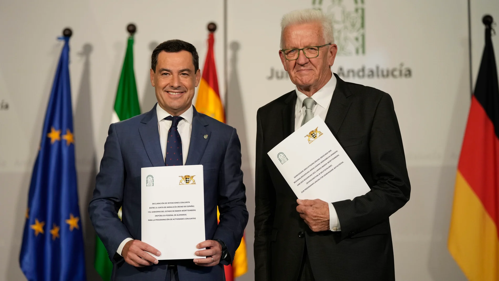 Juanma Moreno y Winfried Kretschmann tras firmar la Declaración de Intenciones Conjuntas en 2023