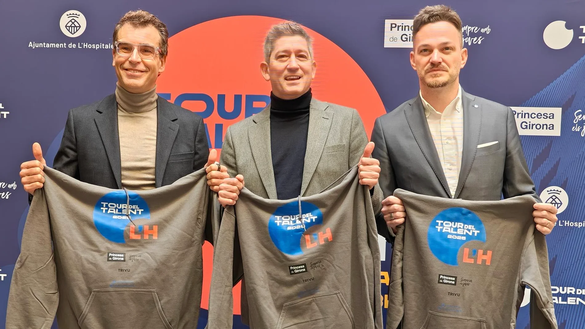 El director de la Fundació Princesa de Girona, Salvador Tasqué, el alcalde de L'Hospitalet de Llobregat (Barcelona), David Quirós, y el ganador del Premi Princesa de Girona Social 2013 y consejero delegado de Agbar, Felipe Campos
