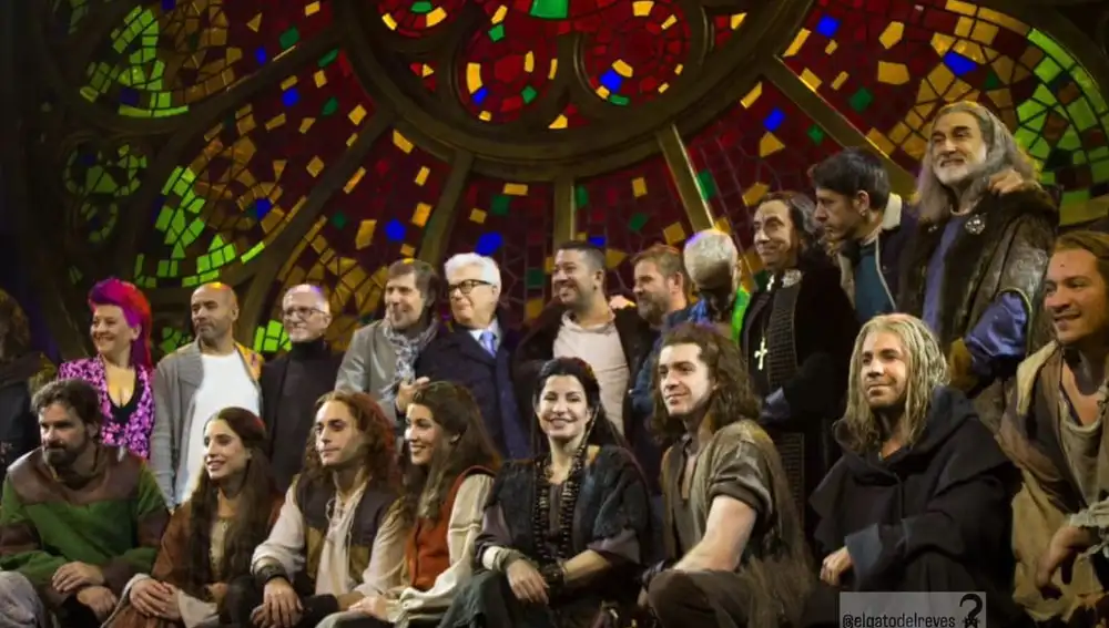El elenco de "Los pilares de la Tierra"