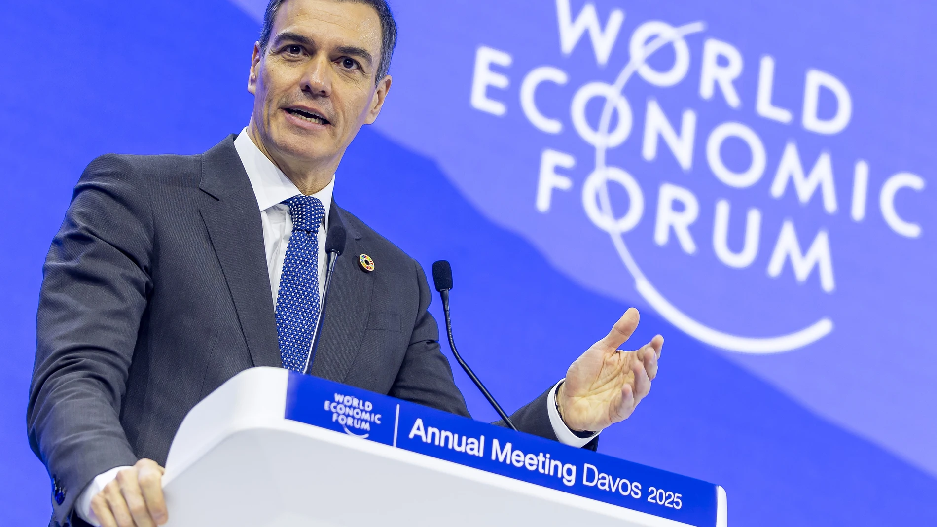 FOTODELDÍA Davos (Suiza), 22/01/2025. - El presidente del gobierno de España Pedro Sánchez interviene en la sesión plenaria de la 55ª reunión anual del Foro Económico Mundial (WEF) en Davos, Suiza, este miércoles.- EFE/Michael Buholzer