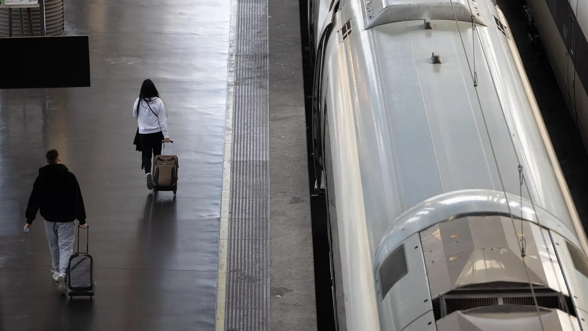 MADRID.-Renfe informa de que ya no se podrán adquirir abonos gratuitos ni títulos con descuento desde este jueves