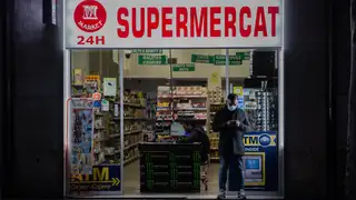 Imagen de un supermercado de 24 horas en Barcelona Imagen de un supermercado de 24 horas en Barcelona