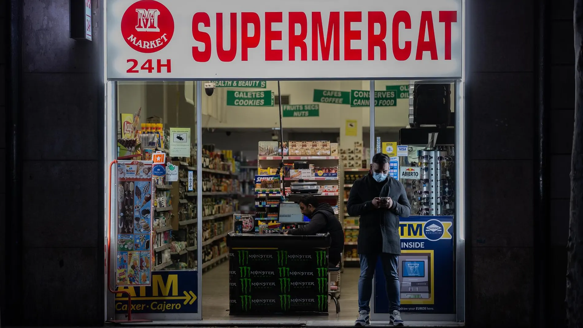 Imagen de un supermercado de 24 horas en Barcelona