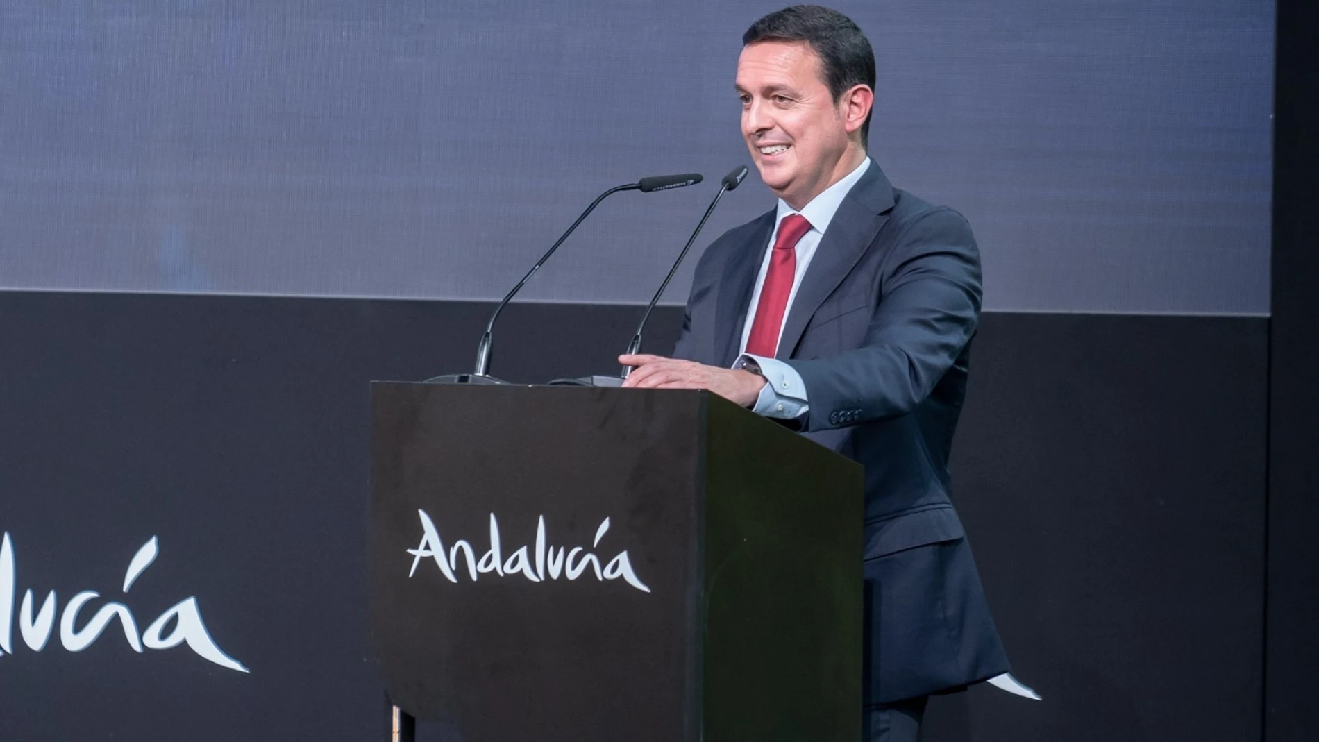 El presidente de la Diputación de Almería, Javier Aureliano García, durante un acto en Fitur